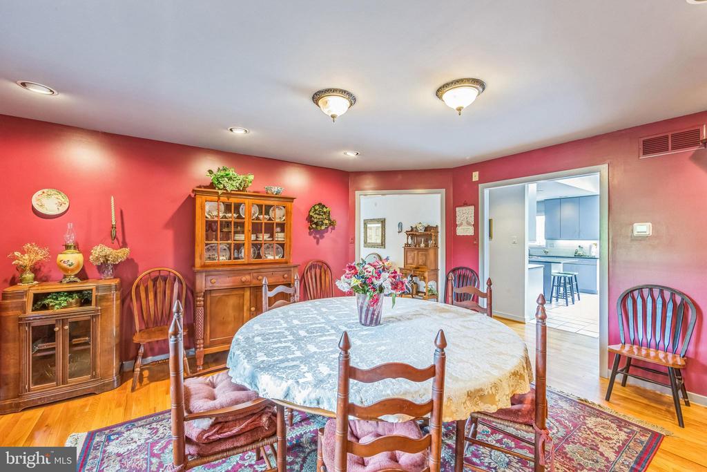 36 Wyndemere Lake Dr