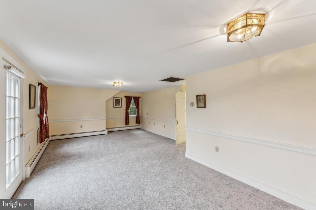 1820 Chestnut Hill Rd
