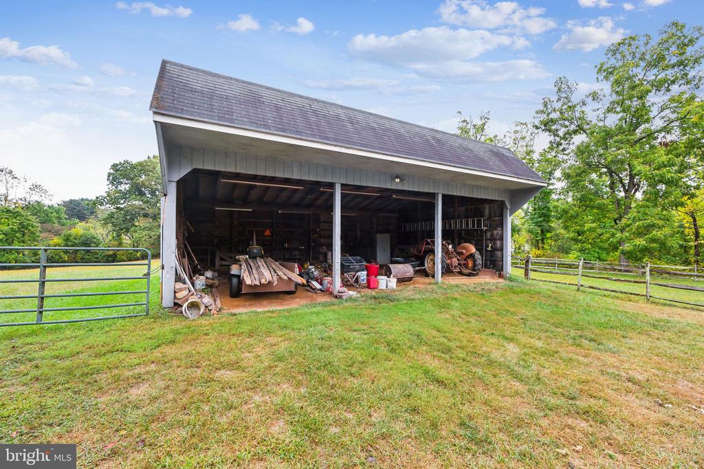 1820 Chestnut Hill Rd