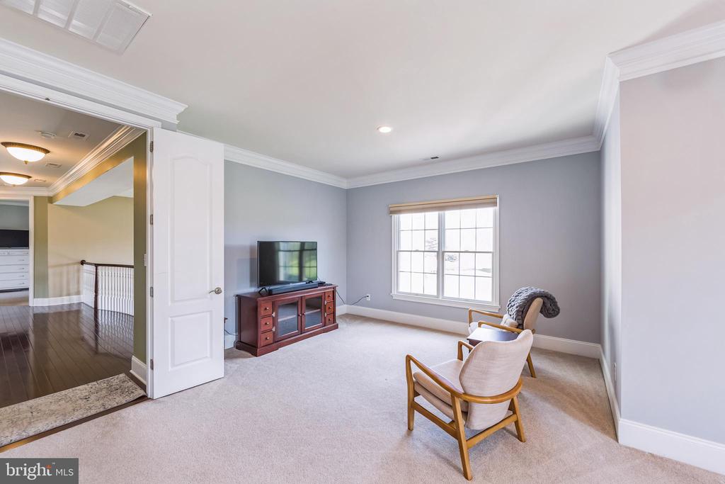 2201 Kingsley Ct