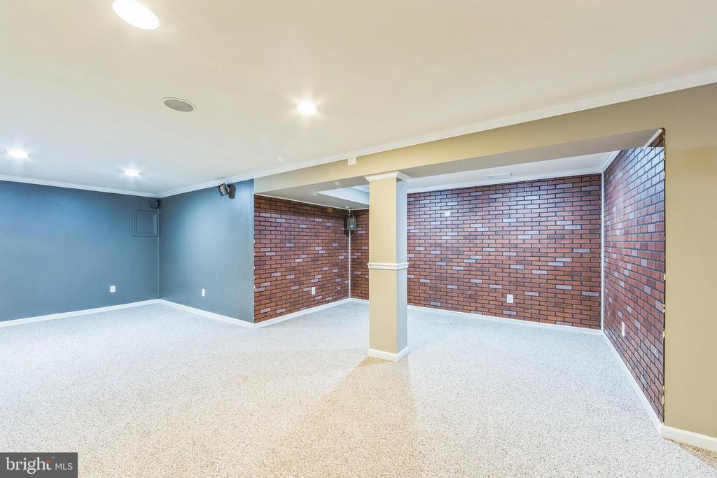 321 McFarland Dr