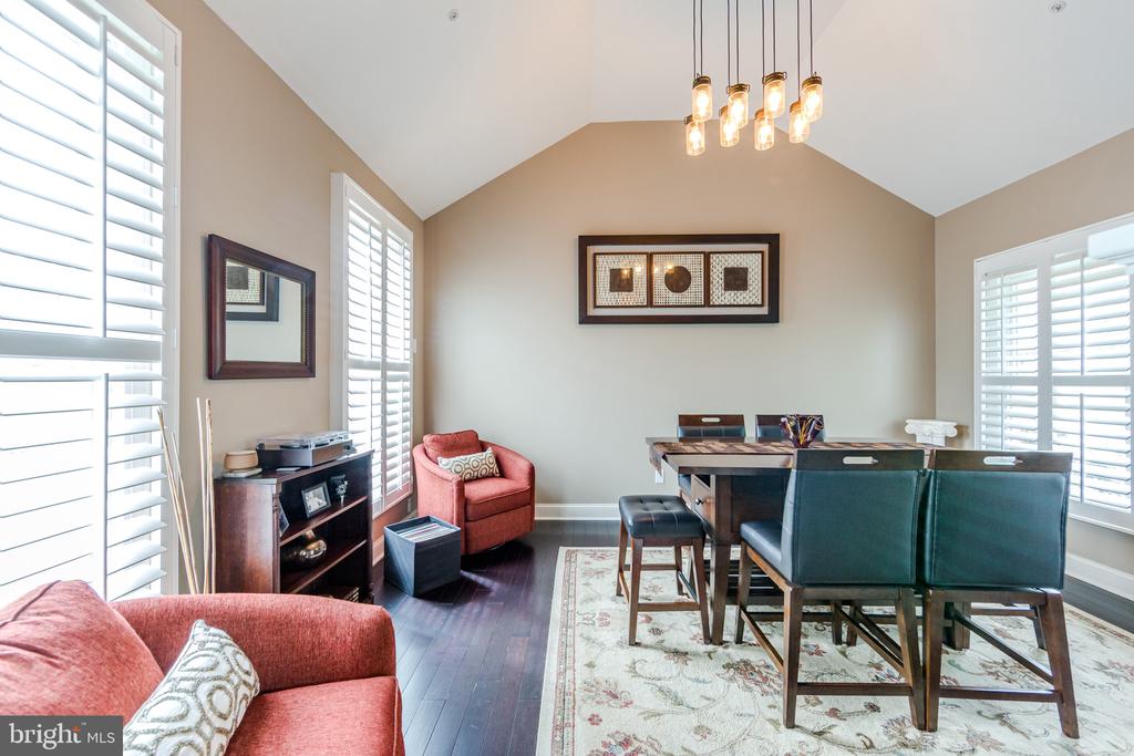 438 Bowen Dr