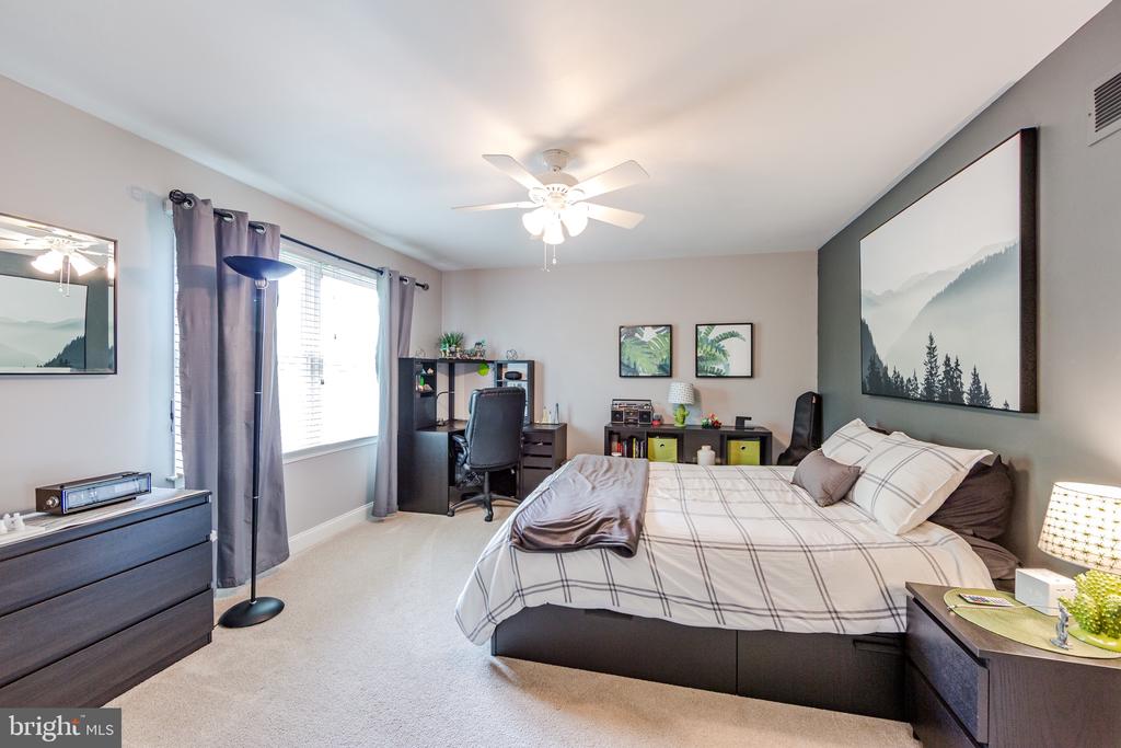 438 Bowen Dr