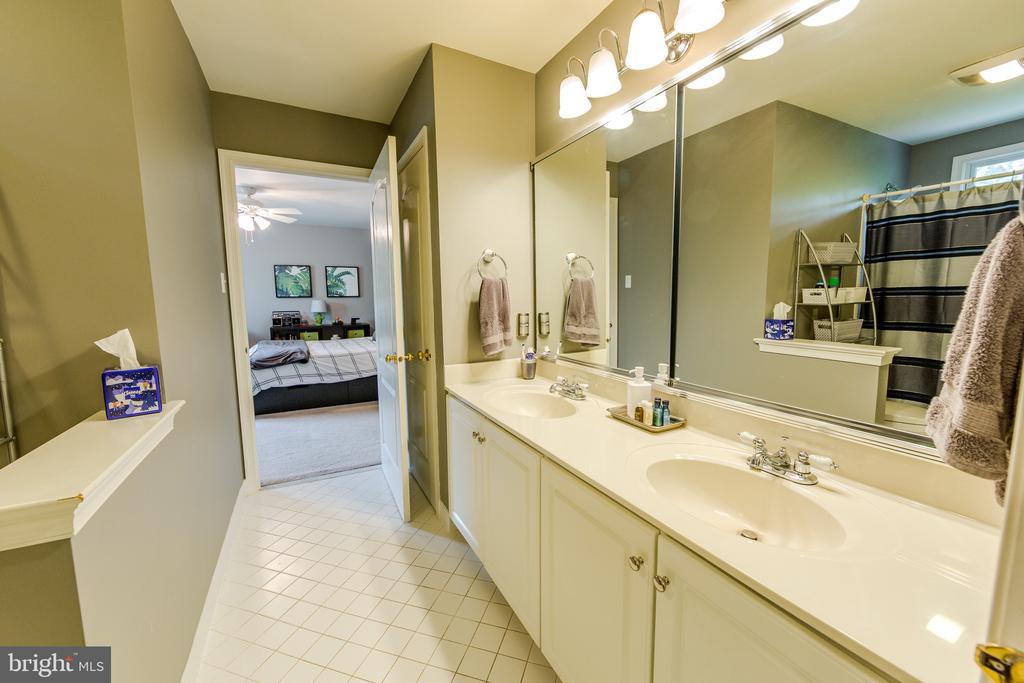 438 Bowen Dr
