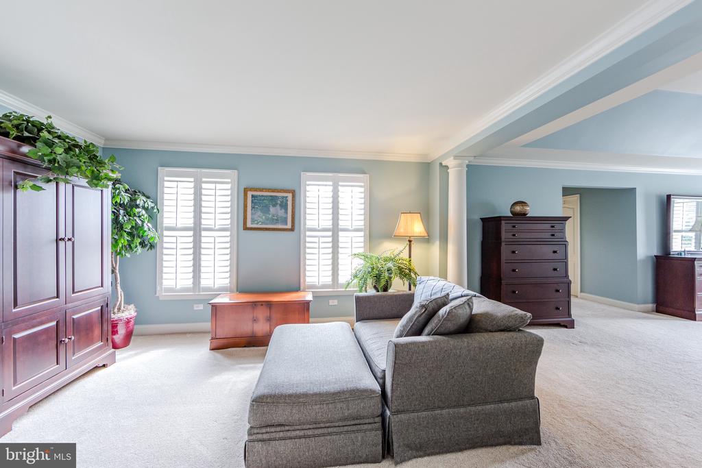 438 Bowen Dr