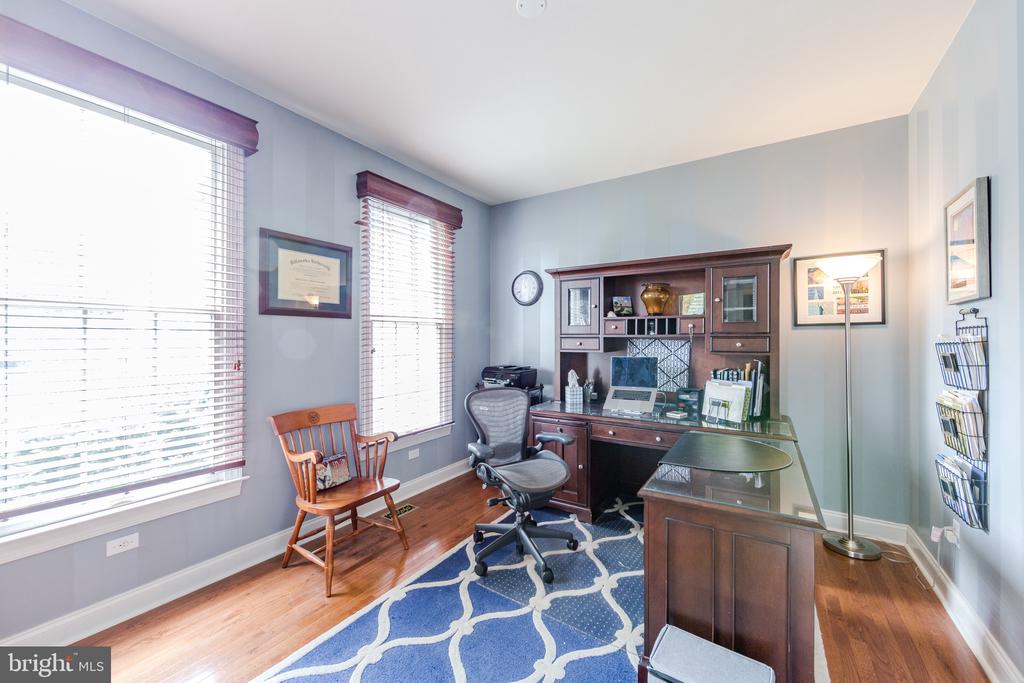 438 Bowen Dr