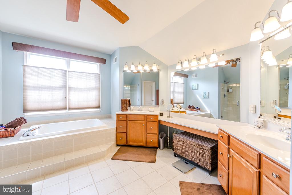 438 Bowen Dr