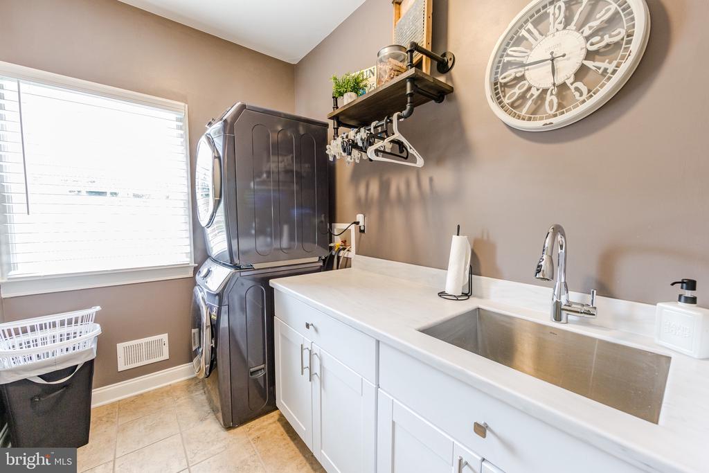 438 Bowen Dr