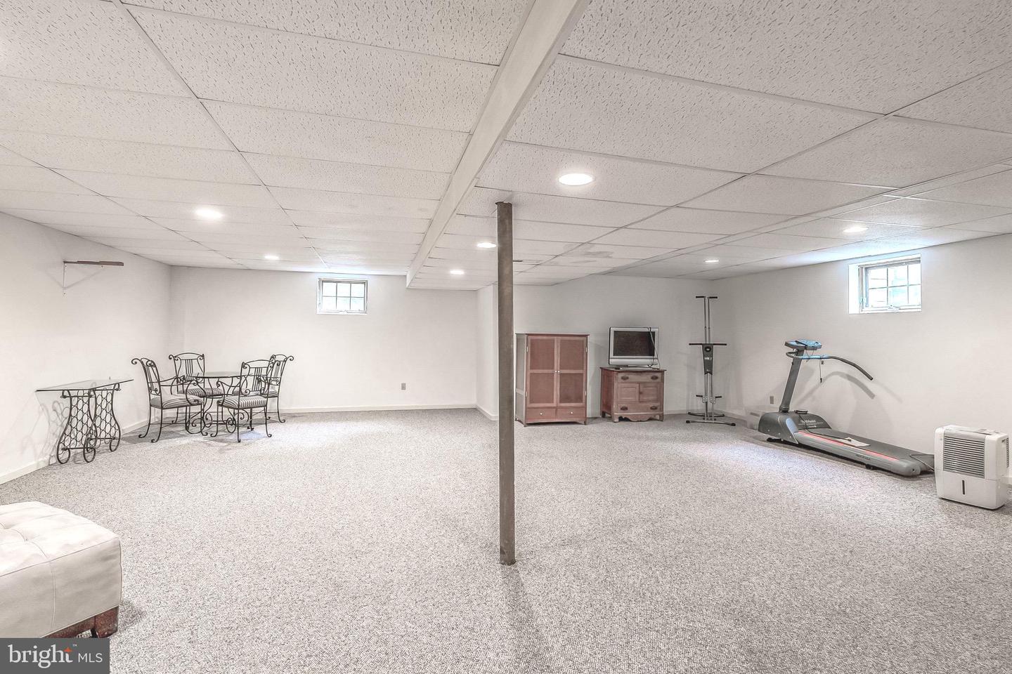 8 Parkside Dr