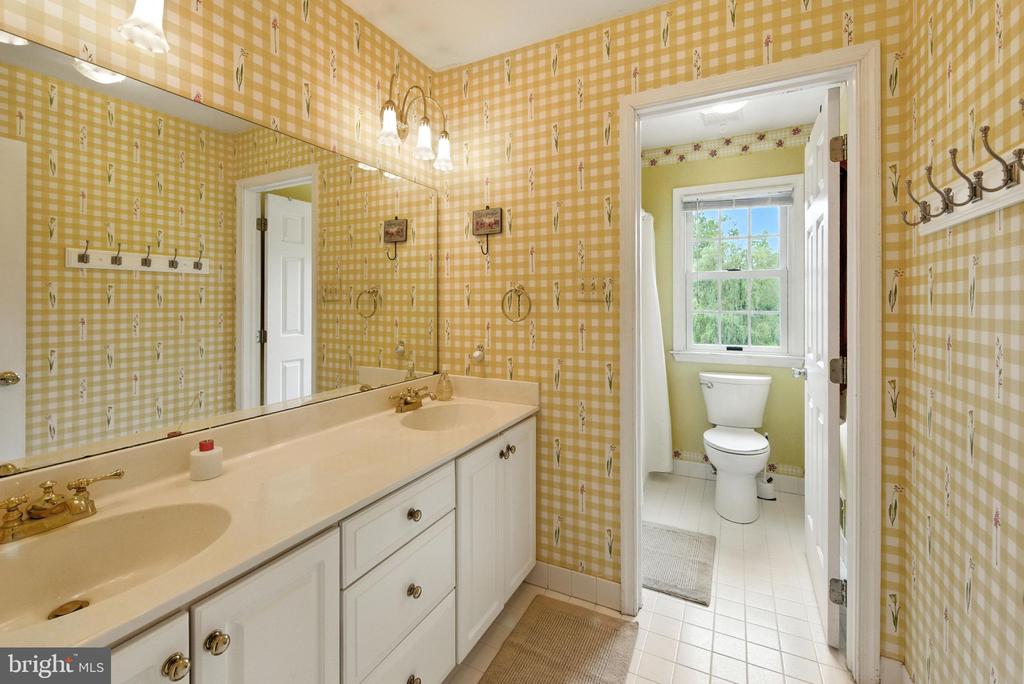 5 Yarmouth Ln