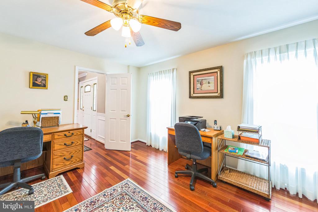 204 Hickory Dr