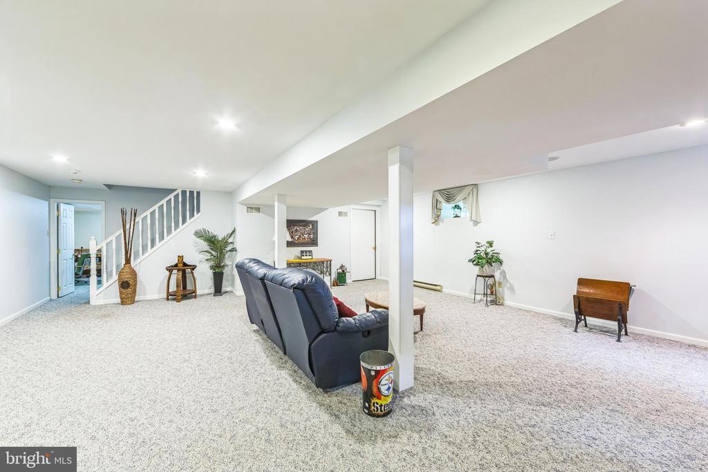 204 Hickory Dr