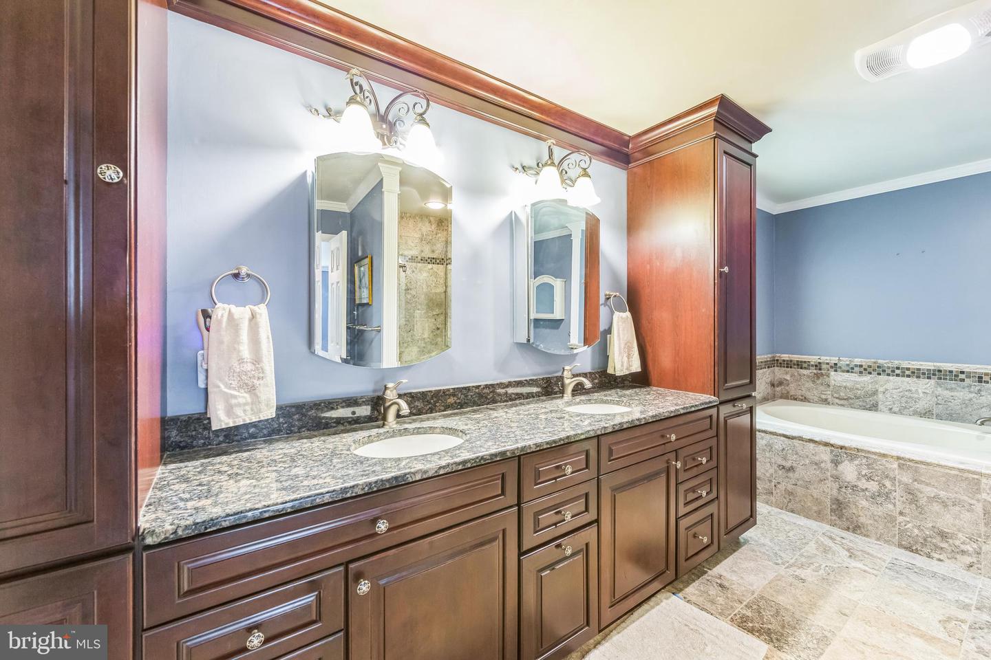204 Hickory Dr