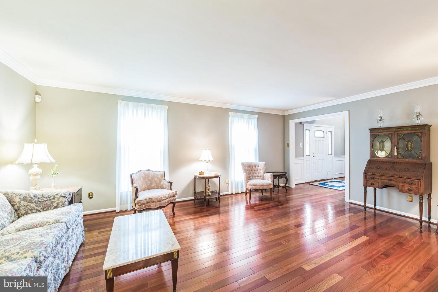 204 Hickory Dr