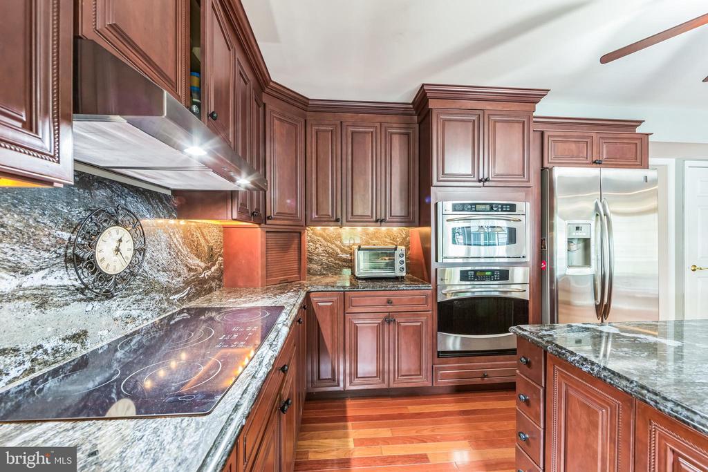 204 Hickory Dr