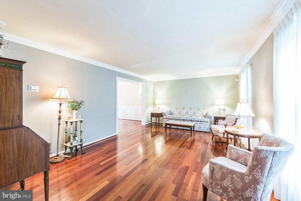 204 Hickory Dr