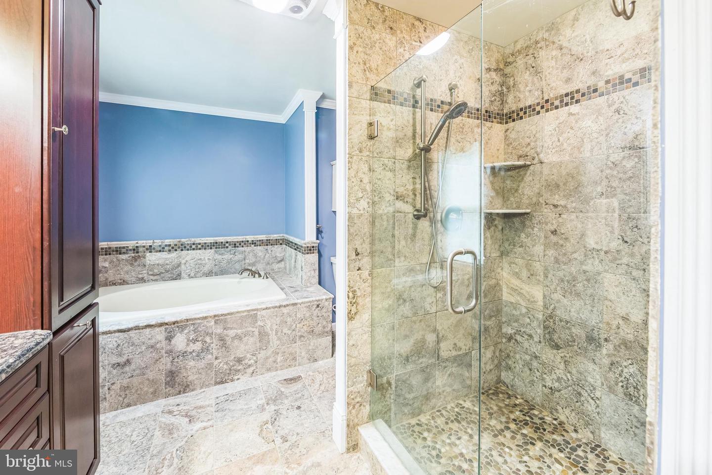 204 Hickory Dr