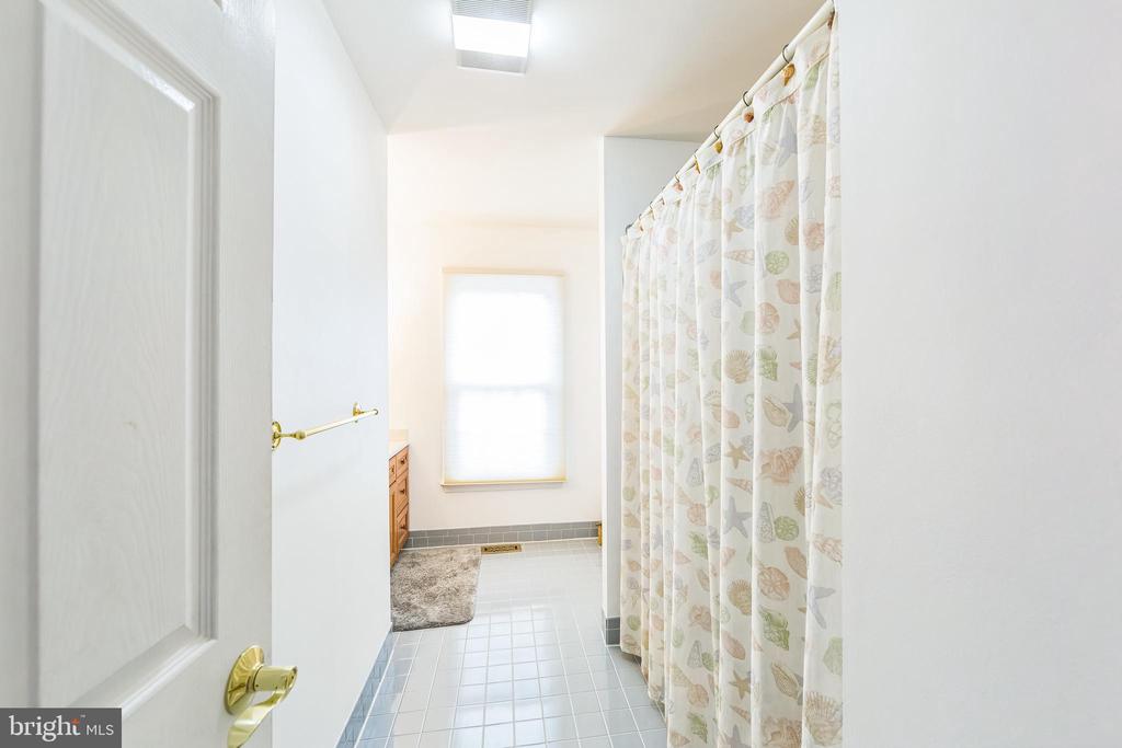 204 Hickory Dr