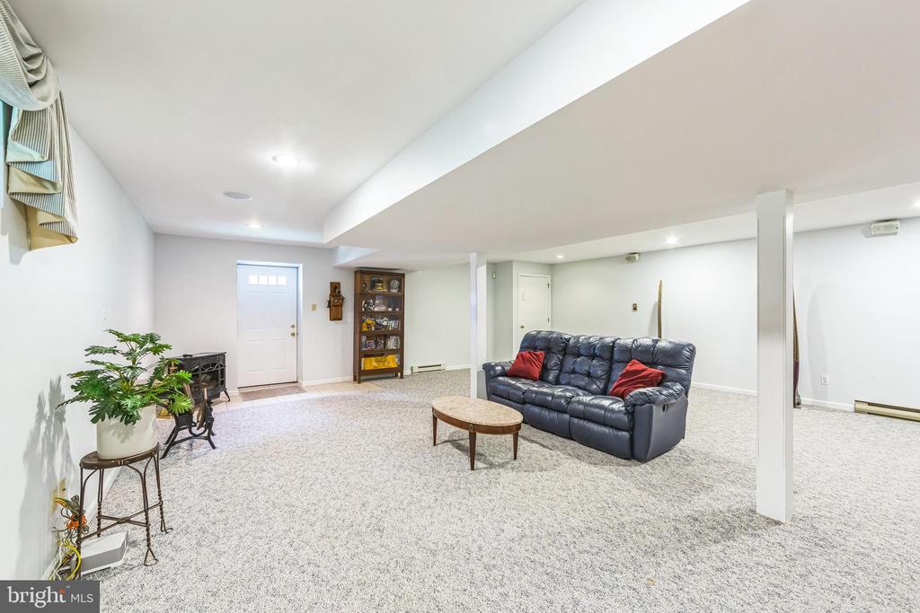 204 Hickory Dr