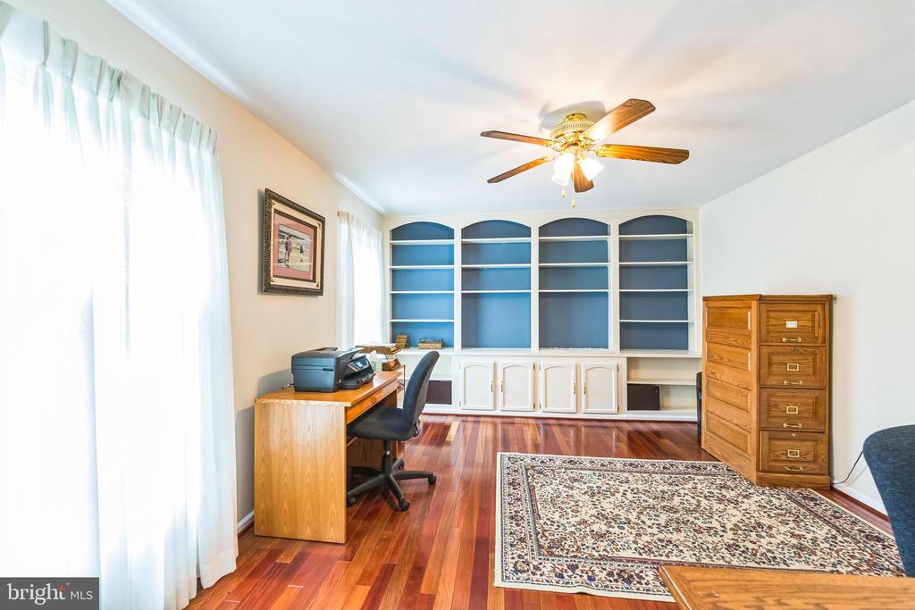 204 Hickory Dr