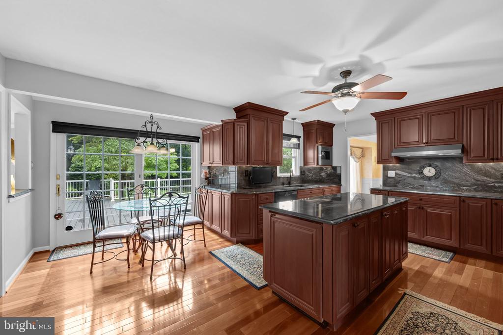 204 Hickory Dr