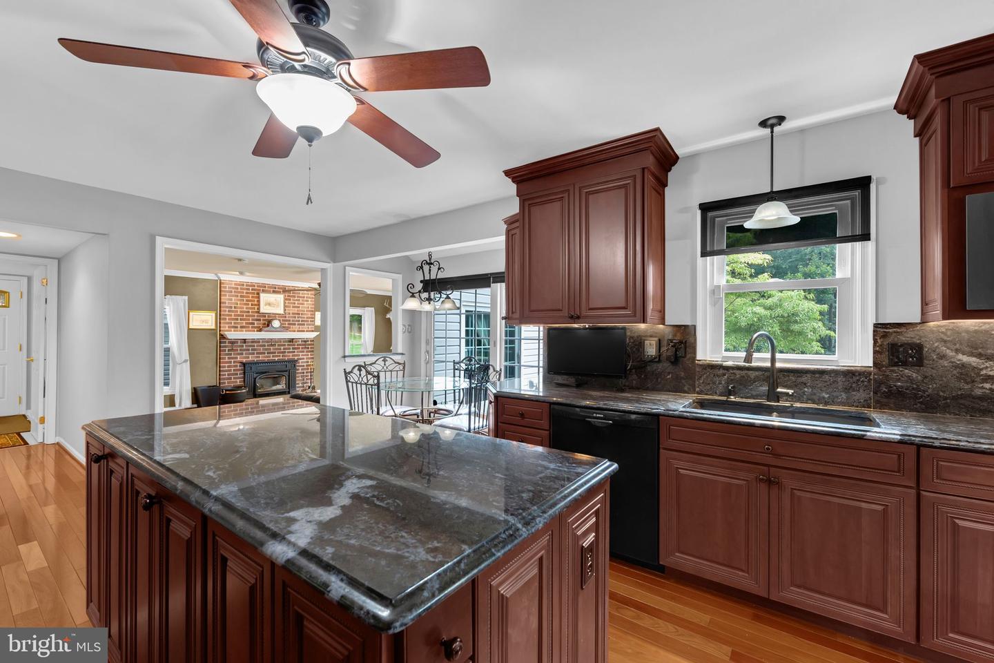 204 Hickory Dr