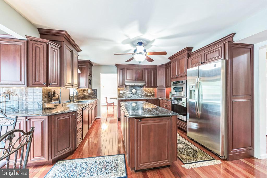 204 Hickory Dr