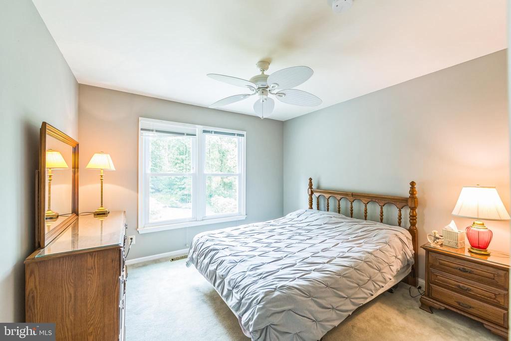 204 Hickory Dr