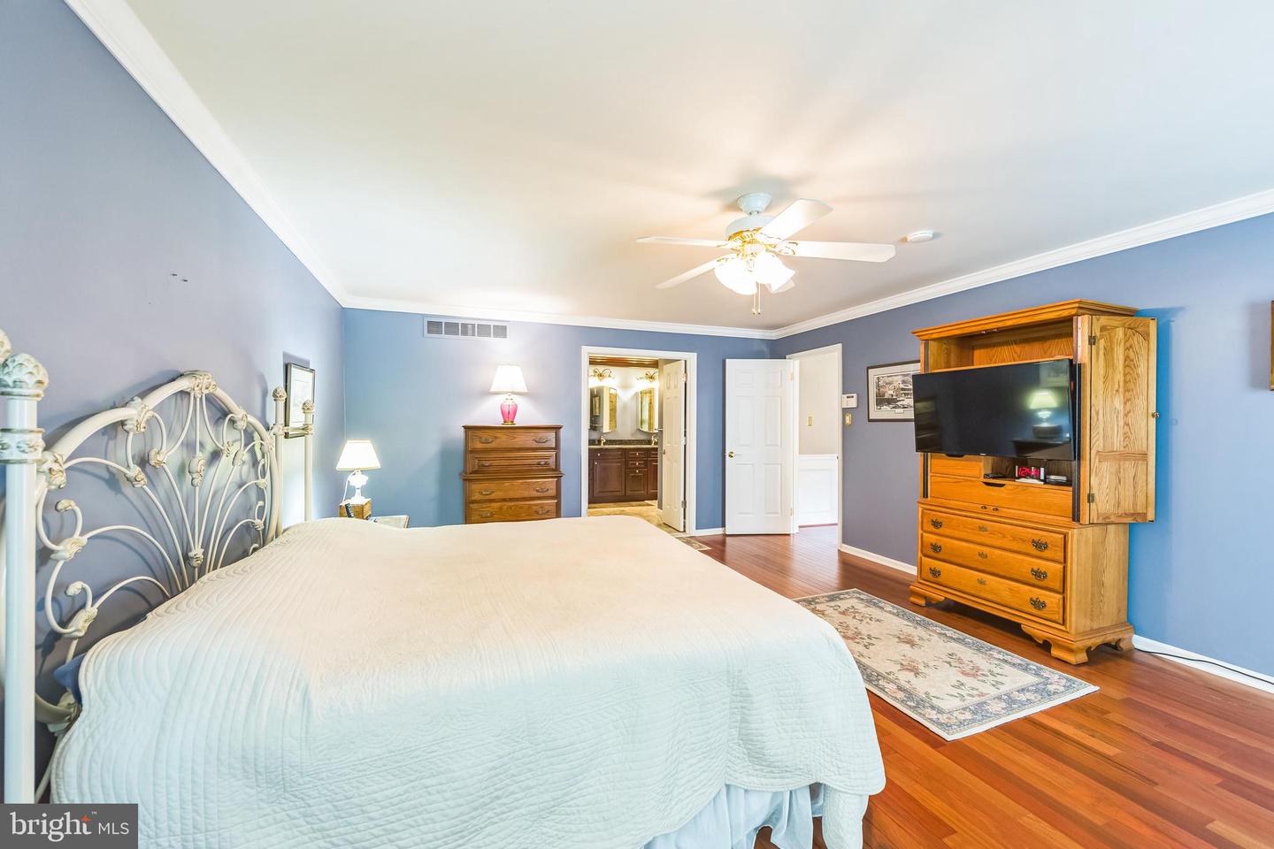 204 Hickory Dr
