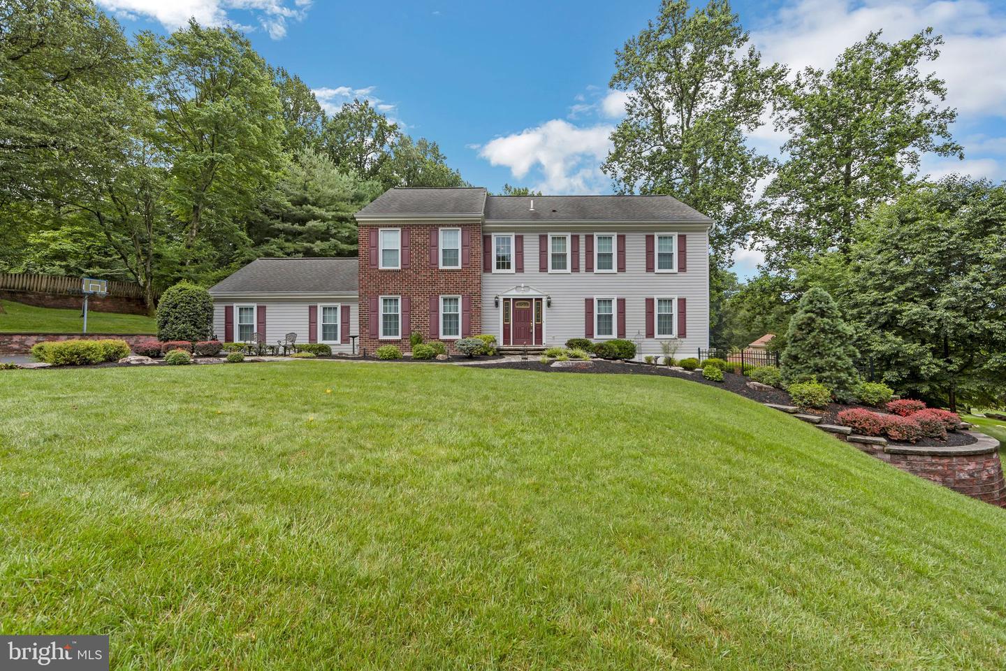 204 Hickory Dr