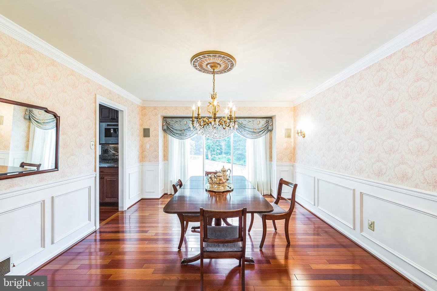 204 Hickory Dr