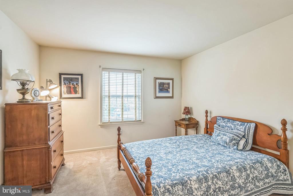 8 PARKSIDE DRIVE