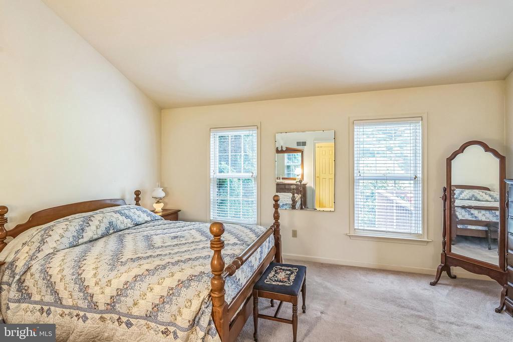8 PARKSIDE DRIVE