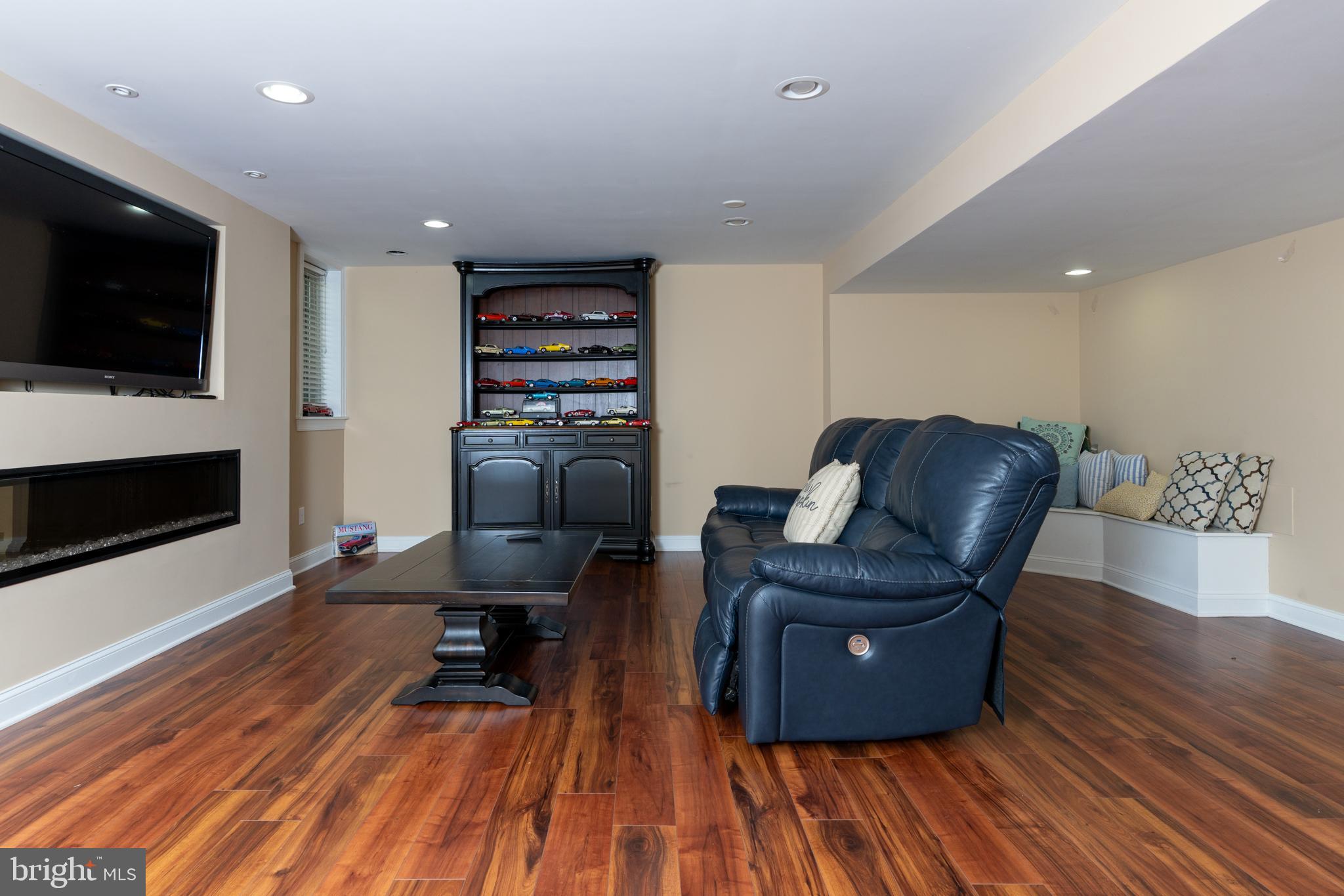 955 PINEHURST DRIVE