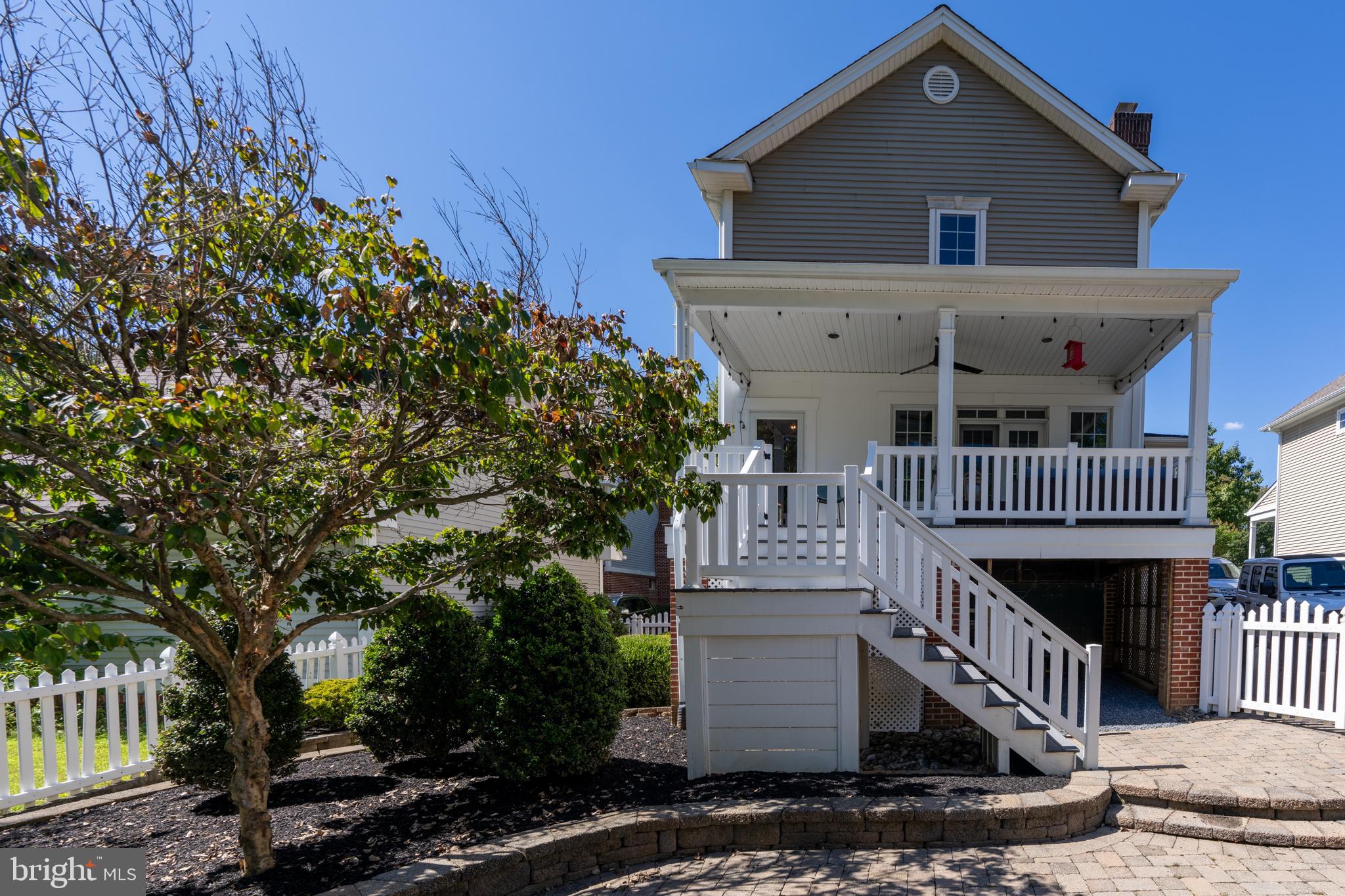 955 PINEHURST DRIVE