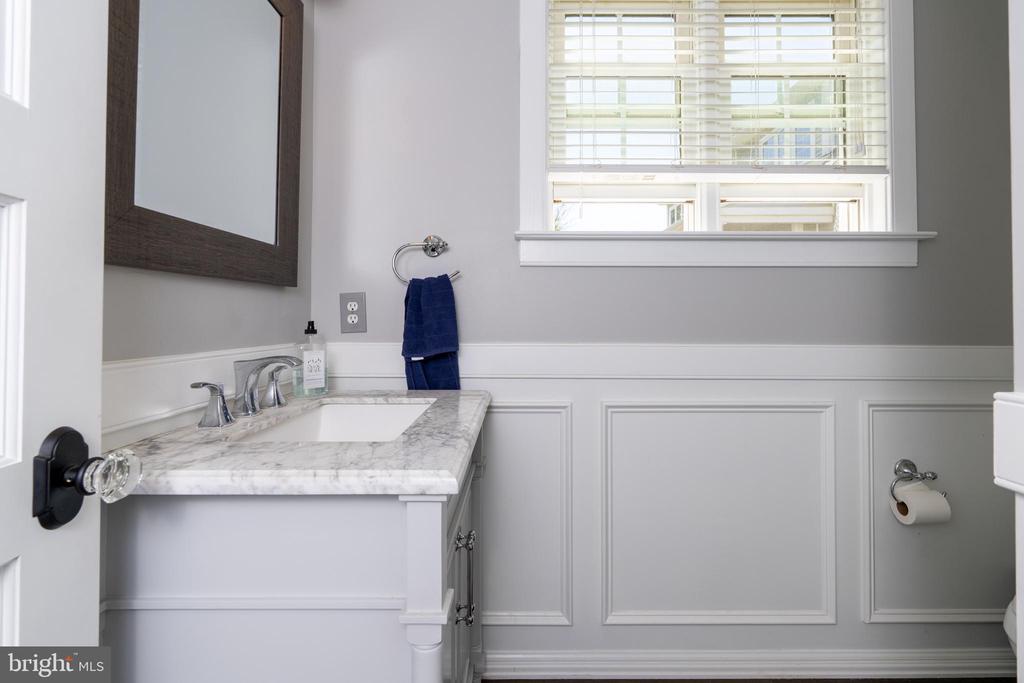 955 PINEHURST DRIVE