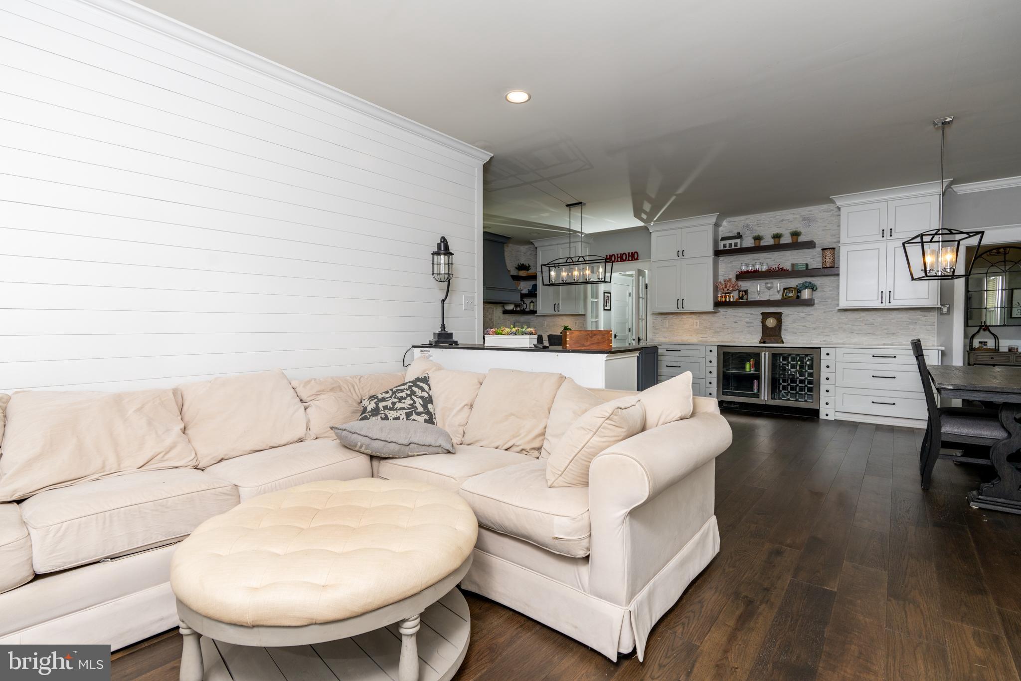 955 PINEHURST DRIVE