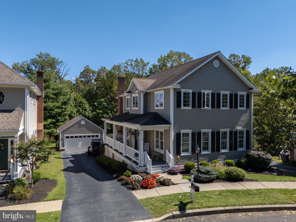 955 PINEHURST DRIVE