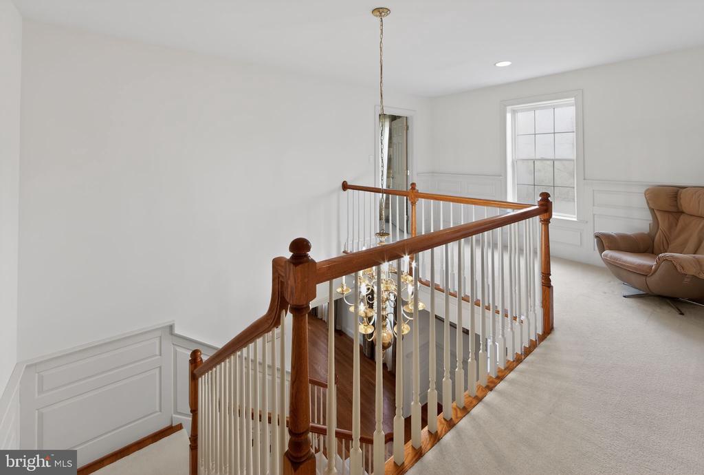 2 LIMNER COURT