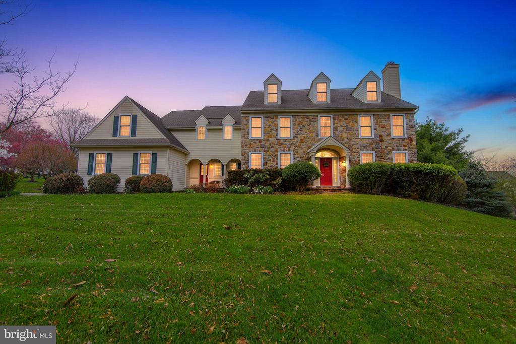 2 LIMNER COURT