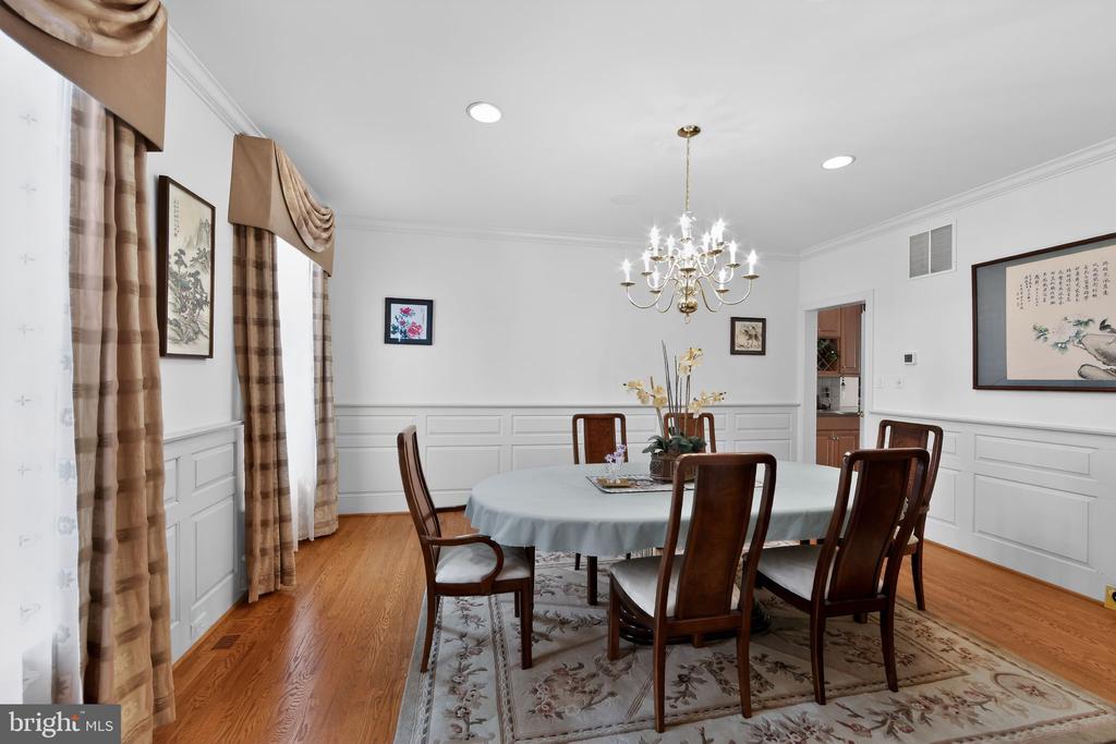 2 LIMNER COURT