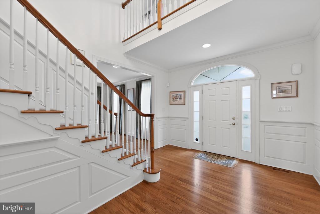 2 LIMNER COURT
