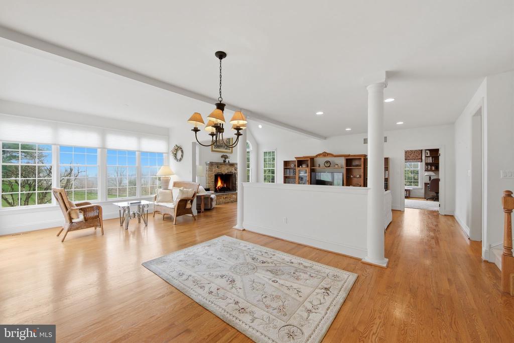 2 LIMNER COURT
