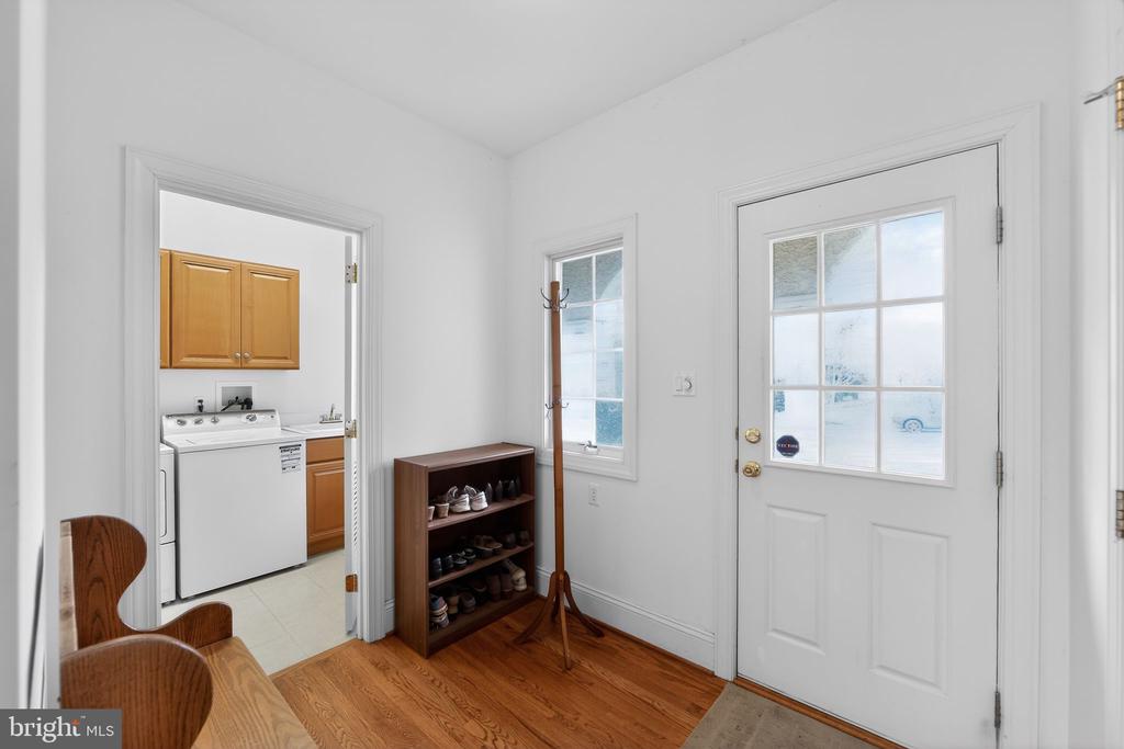 2 LIMNER COURT