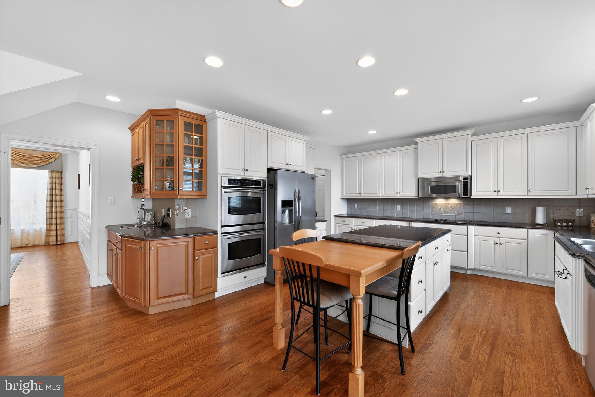 2 LIMNER COURT