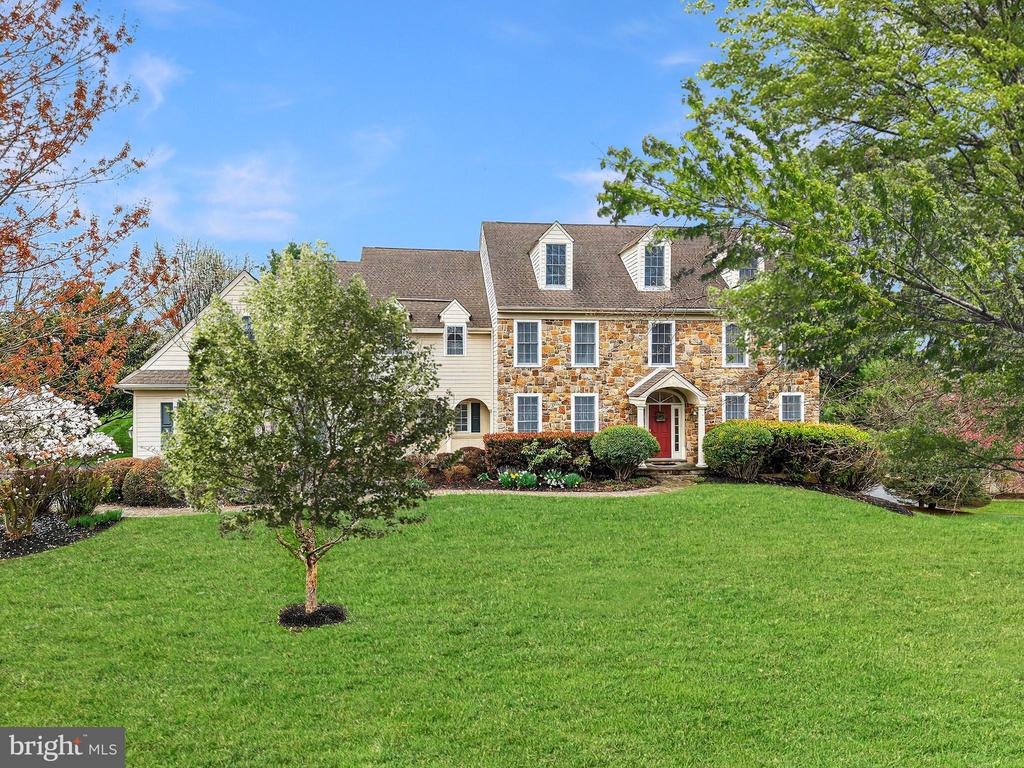 2 LIMNER COURT