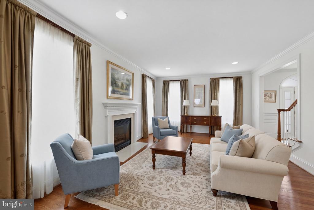 2 LIMNER COURT