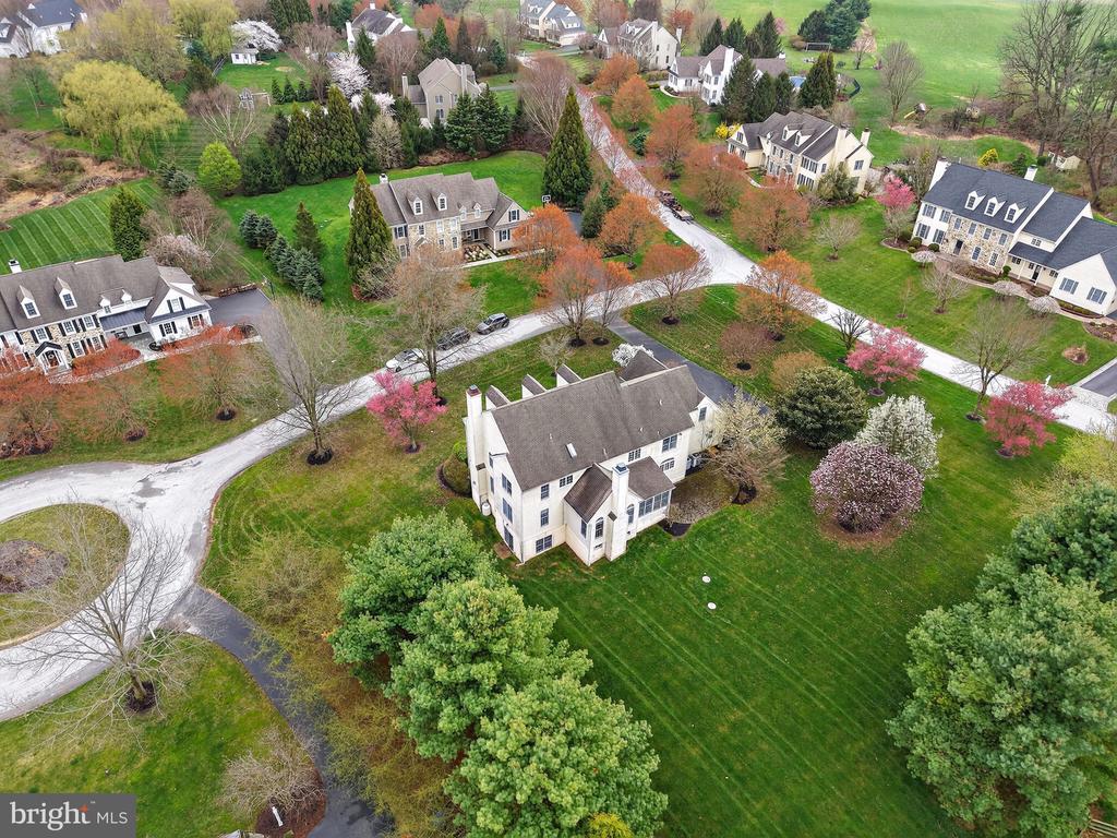 2 LIMNER COURT
