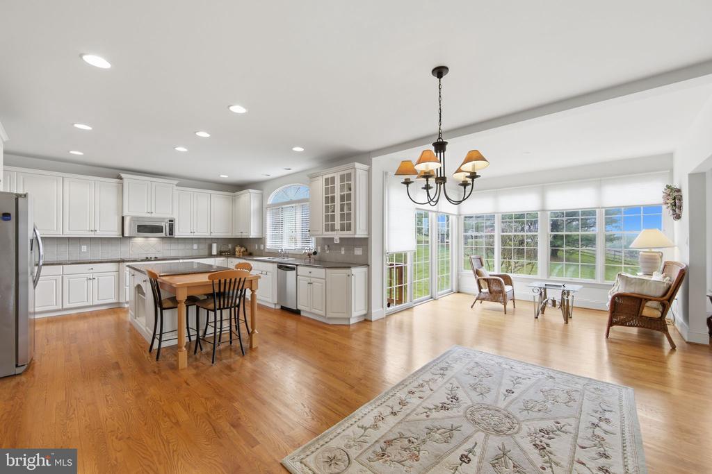 2 LIMNER COURT
