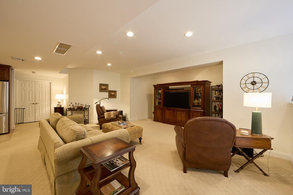 48 LILY POND LANE